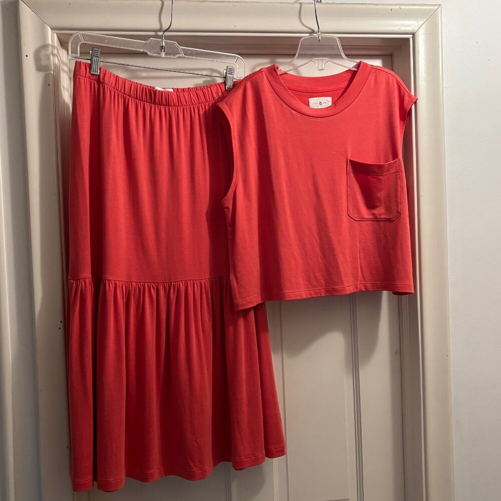 Lou & Grey Signaturesoft Jersey Ruffle Midi Skirt & Cropped Pocket Tank Coral